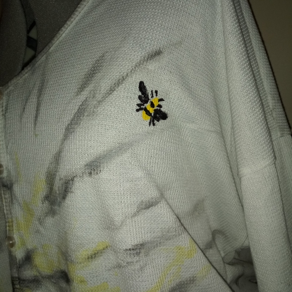 Plus Size Tie Dye Thermal, Plus Size Applique Bee Tie Dye Thermal Tie Blouse - Picture 13 of 16